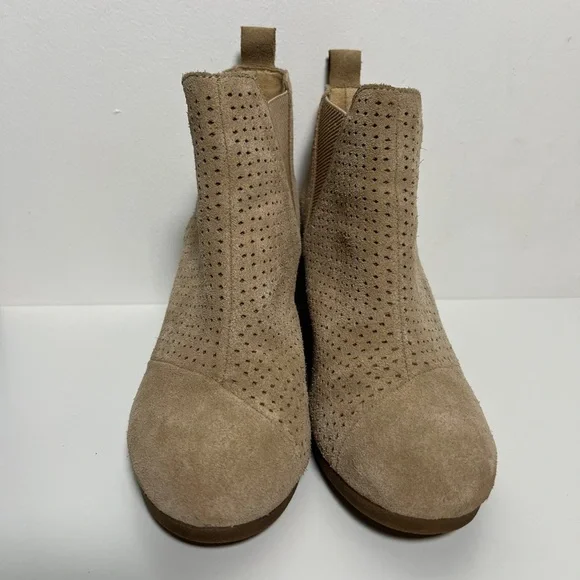 TOMS Kelsey Suede Wedge Booties Taupe Perforated Ankle Boots Women’s Size 9 - Picture 9 of 12